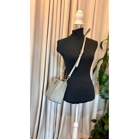 Tory Burch Pebbled Leather Mini Bucket Bag With Detachable Strap In Light Gray - Picture 9 of 10